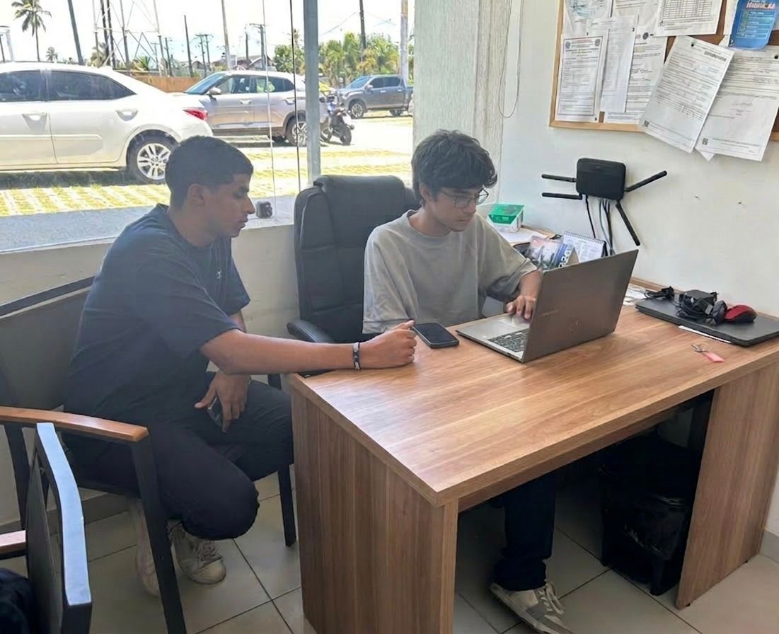 Consultores da Nevion Labs realizando consultoria presencial em Muro Alto, Pernambuco